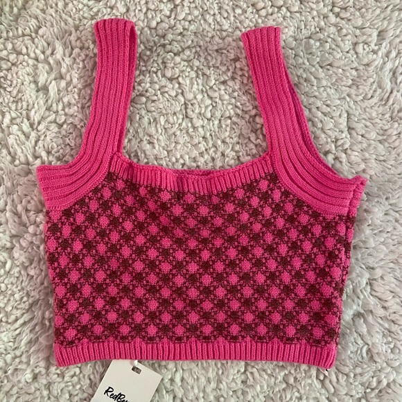 Pink Ribbed Crop Tank Top - Picture 2 of 5